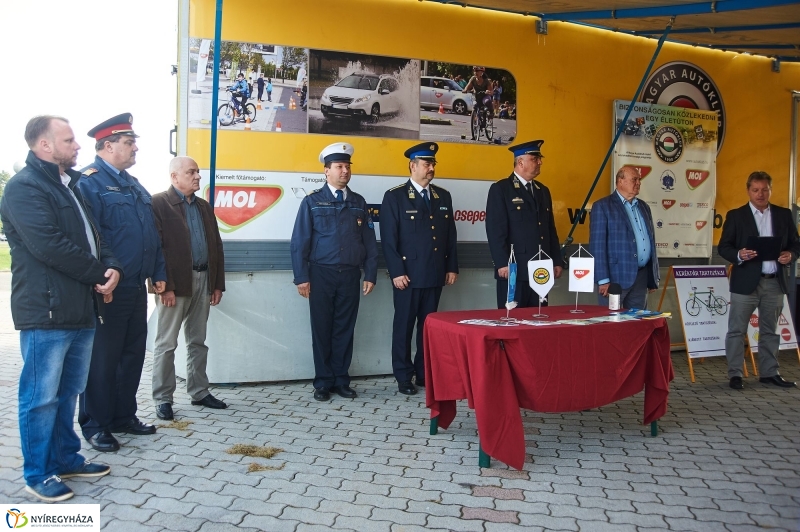 Közlekedj biztonságosan - fotó Szarka Lajos