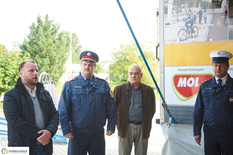 Közlekedj biztonságosan - fotó Szarka Lajos