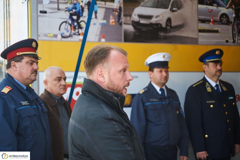 Közlekedj biztonságosan - fotó Szarka Lajos