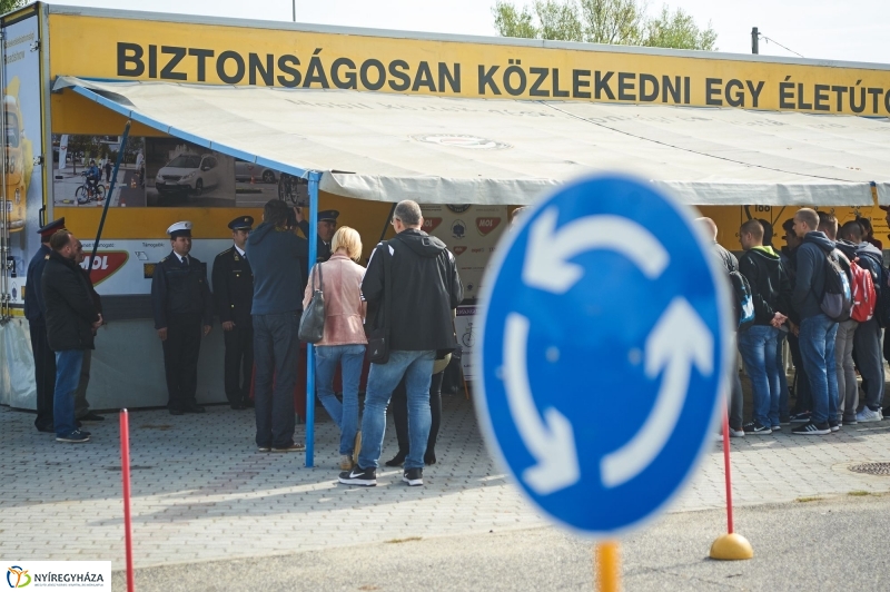 Közlekedj biztonságosan - fotó Szarka Lajos