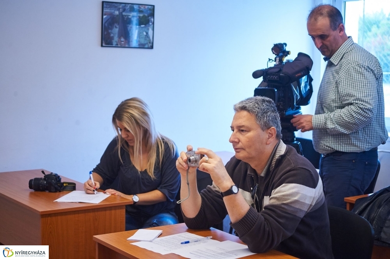 Periferián sajtótájékoztató - fotó Szarka Lajos