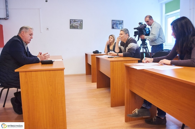 Periferián sajtótájékoztató - fotó Szarka Lajos