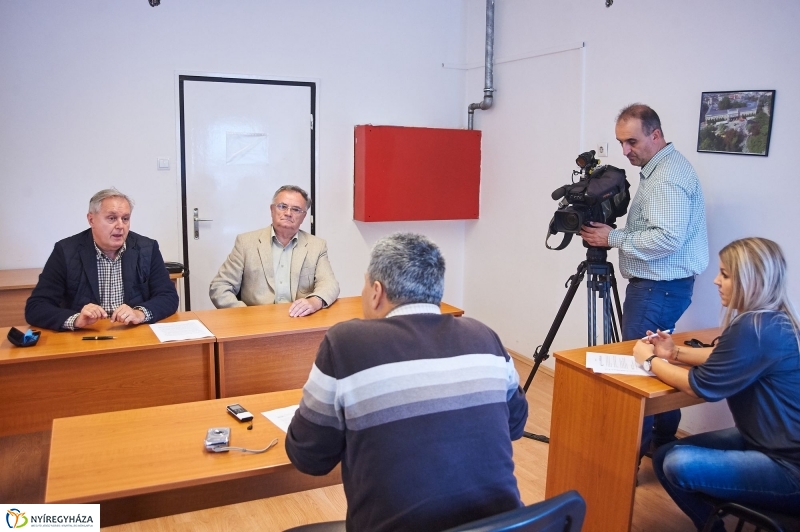 Periferián sajtótájékoztató - fotó Szarka Lajos
