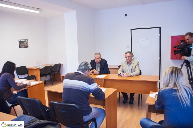 Periferián sajtótájékoztató - fotó Szarka Lajos