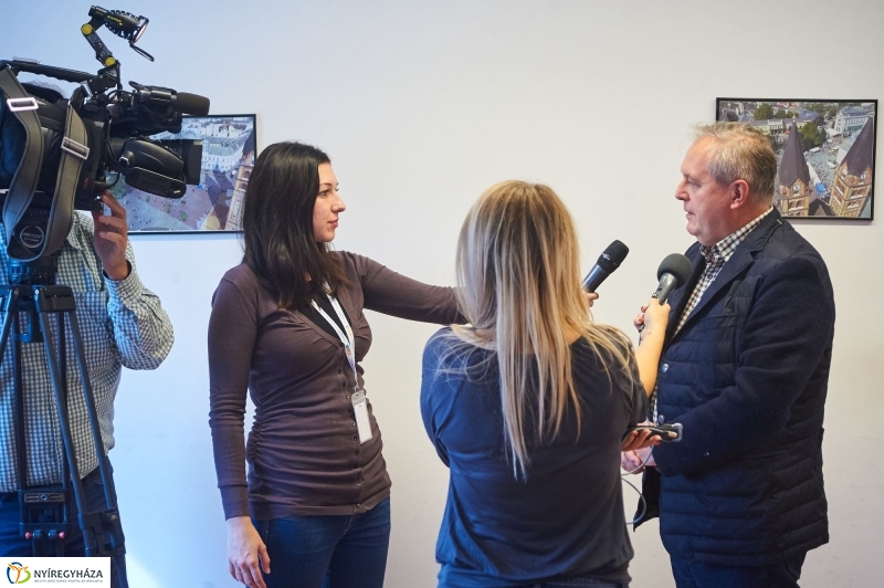 Periferián sajtótájékoztató - fotó Szarka Lajos