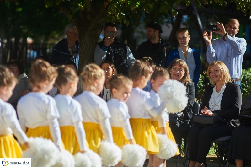 Megnyílt a Tündérkert - fotó Szarka Lajos