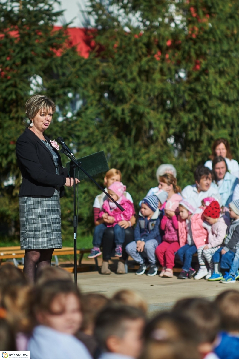 Megnyílt a Tündérkert - fotó Szarka Lajos