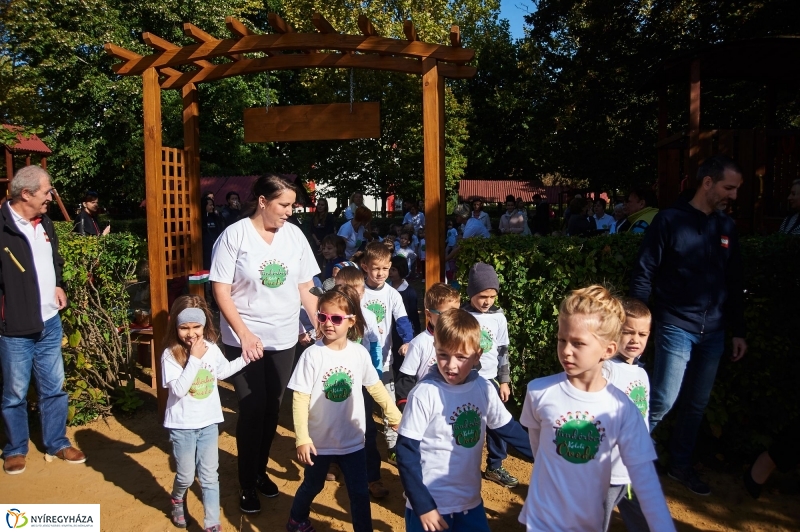 Megnyílt a Tündérkert - fotó Szarka Lajos