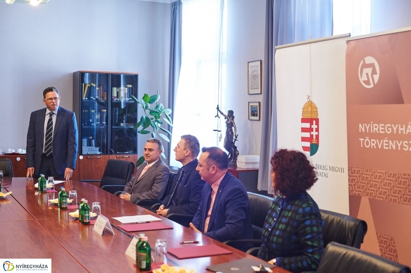 Együttműködési megállapodás a Törvényszéken - fotó Szarka Lajos
