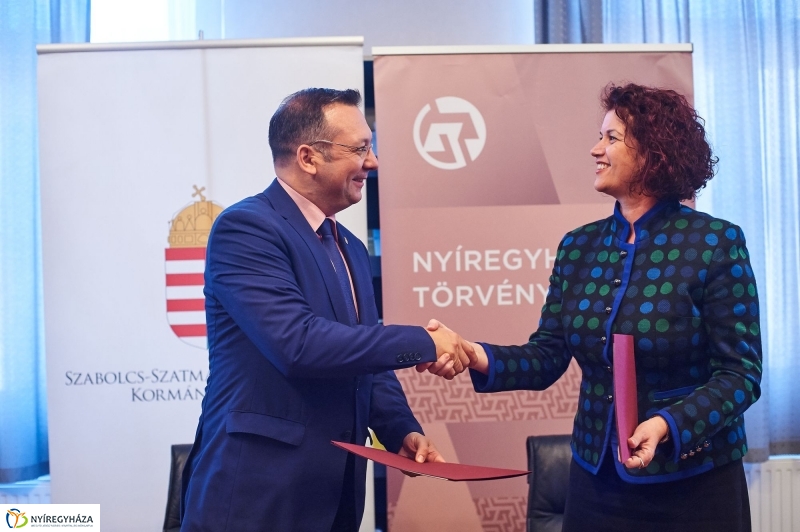 Együttműködési megállapodás a Törvényszéken - fotó Szarka Lajos