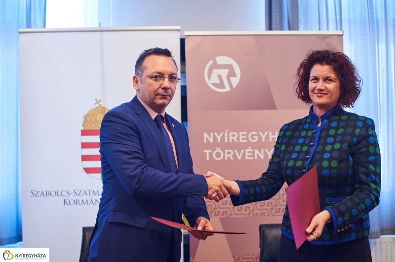 Együttműködési megállapodás a Törvényszéken - fotó Szarka Lajos