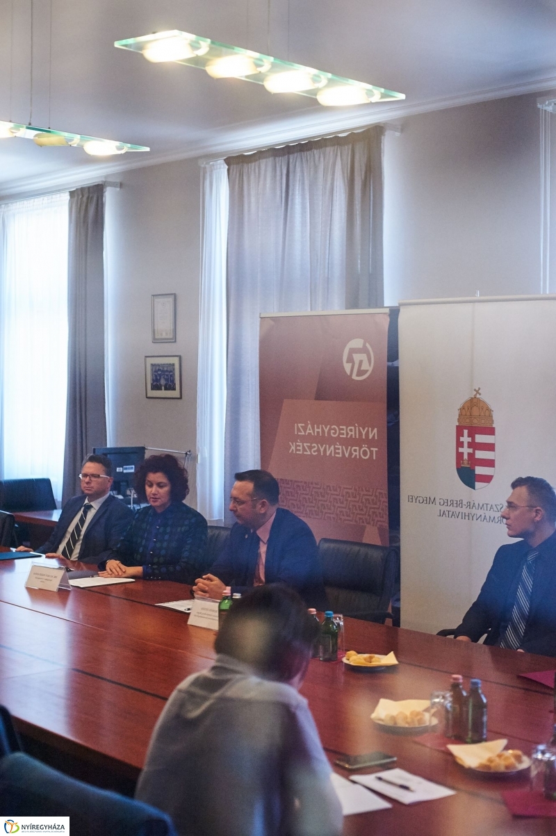 Együttműködési megállapodás a Törvényszéken - fotó Szarka Lajos