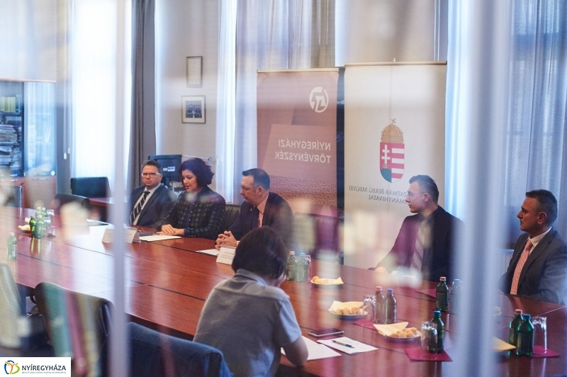 Együttműködési megállapodás a Törvényszéken - fotó Szarka Lajos