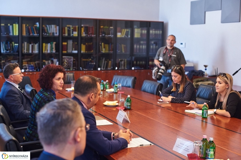 Együttműködési megállapodás a Törvényszéken - fotó Szarka Lajos