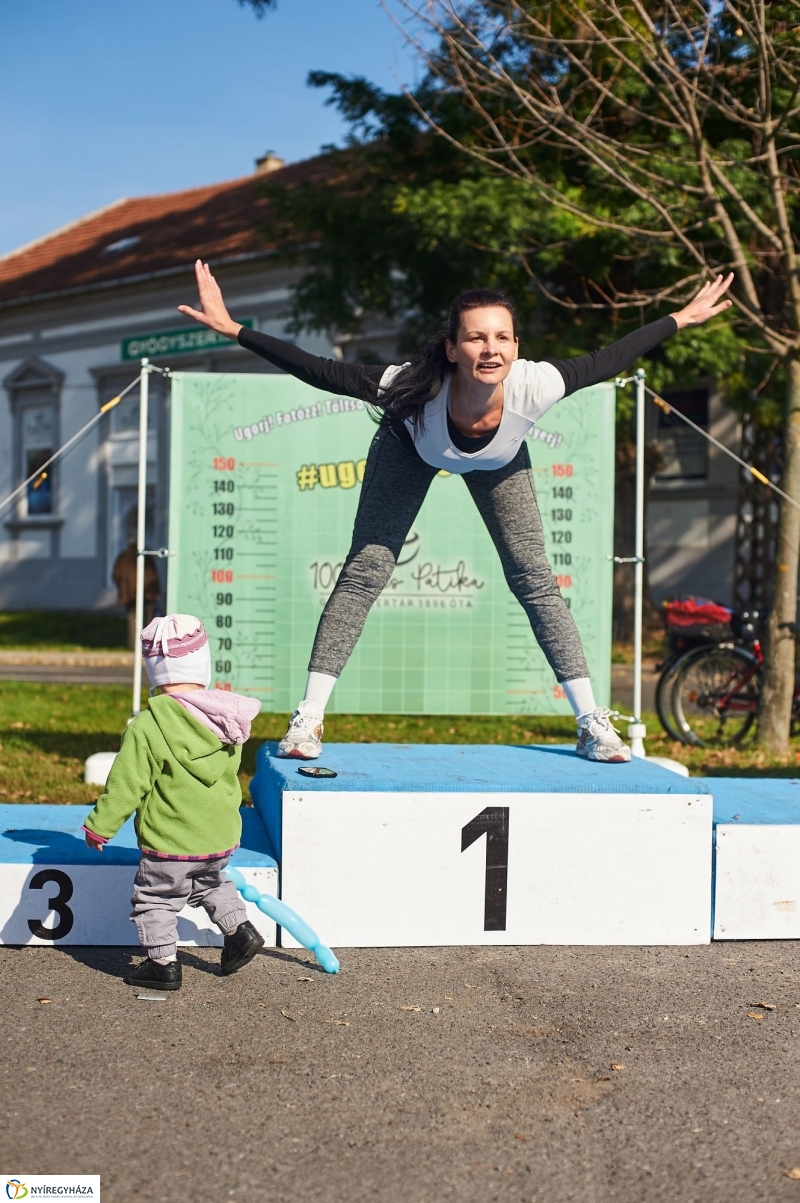 Családi futás a Hatzel téren - fotó Szarka Lajos