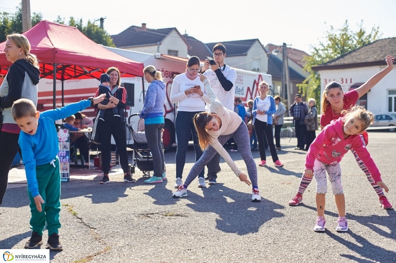 Családi futás a Hatzel téren - fotó Szarka Lajos