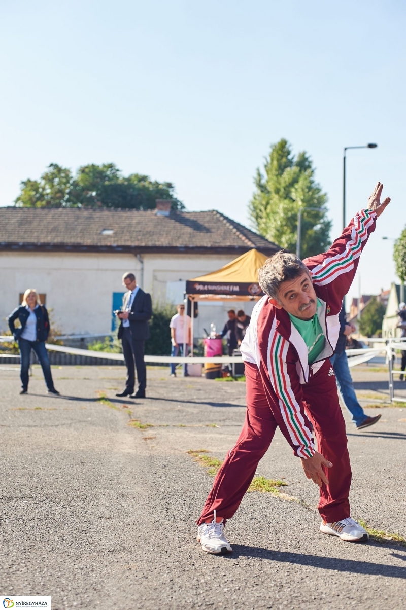 Családi futás a Hatzel téren - fotó Szarka Lajos