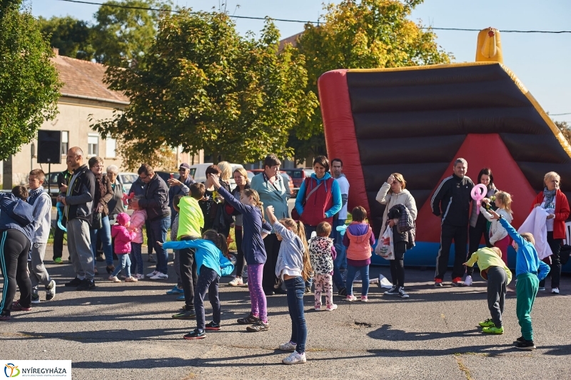 Családi futás a Hatzel téren - fotó Szarka Lajos