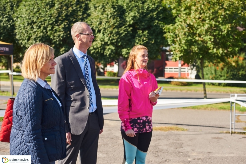 Családi futás a Hatzel téren - fotó Szarka Lajos