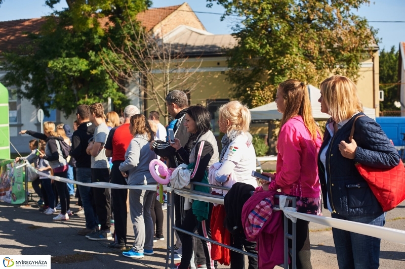 Családi futás a Hatzel téren - fotó Szarka Lajos