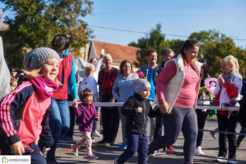 Családi futás a Hatzel téren - fotó Szarka Lajos