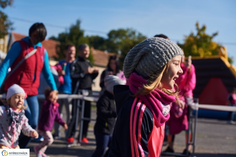 Családi futás a Hatzel téren - fotó Szarka Lajos