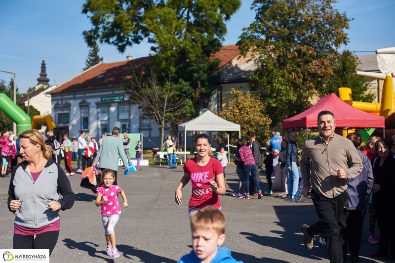 Családi futás a Hatzel téren - fotó Szarka Lajos