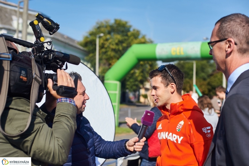 Családi futás a Hatzel téren - fotó Szarka Lajos