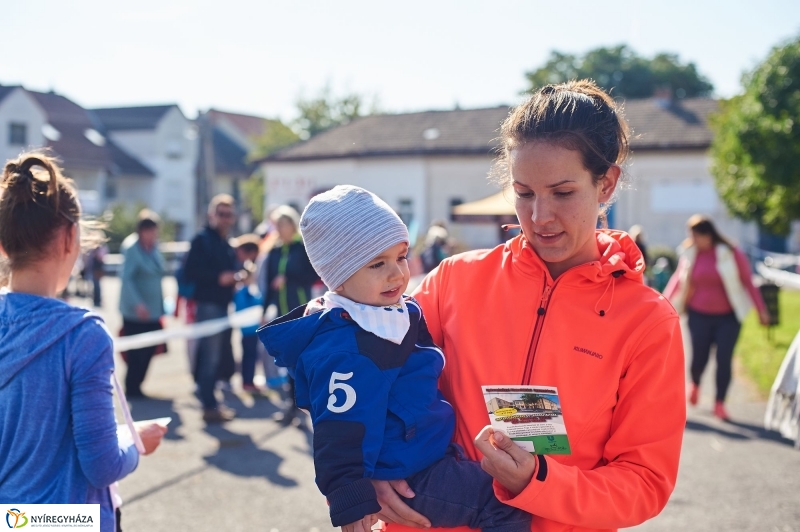 Családi futás a Hatzel téren - fotó Szarka Lajos