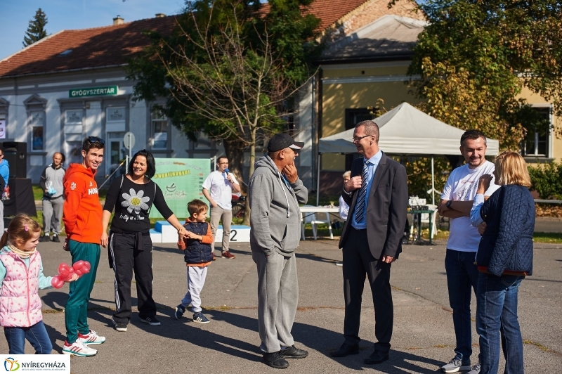 Családi futás a Hatzel téren - fotó Szarka Lajos