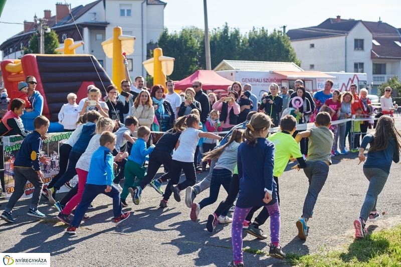 Családi futás a Hatzel téren - fotó Szarka Lajos
