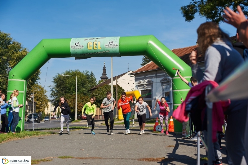 Családi futás a Hatzel téren - fotó Szarka Lajos