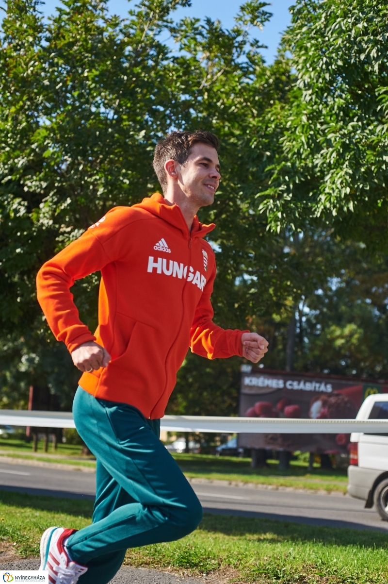 Családi futás a Hatzel téren - fotó Szarka Lajos