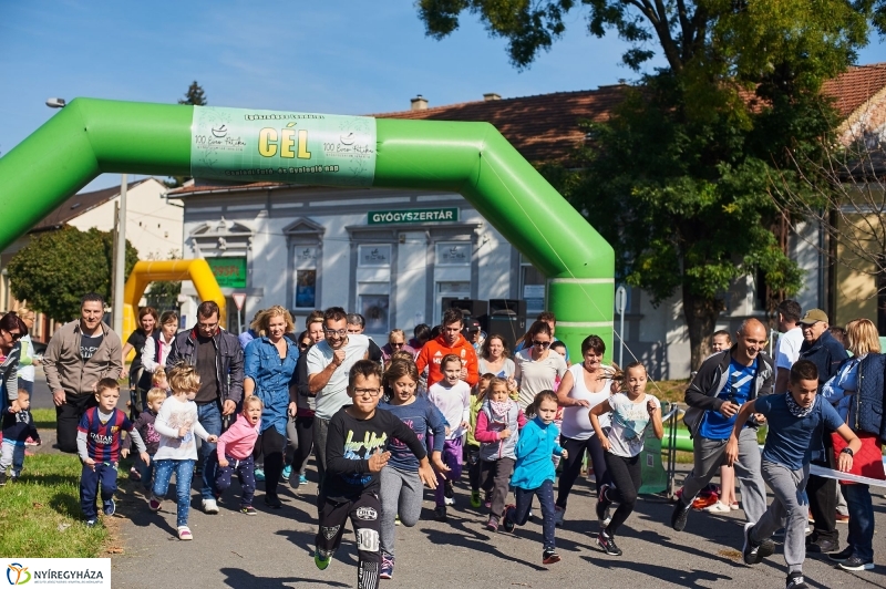 Családi futás a Hatzel téren - fotó Szarka Lajos