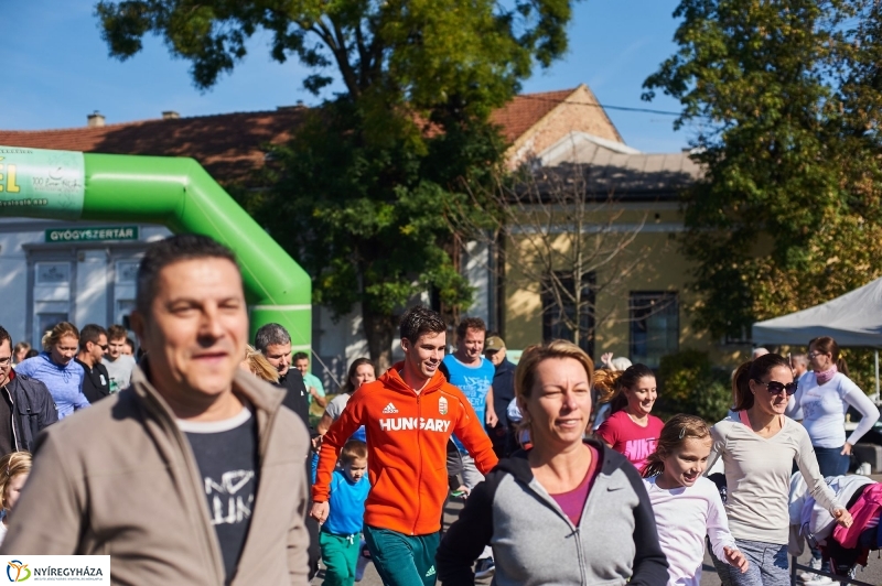 Családi futás a Hatzel téren - fotó Szarka Lajos