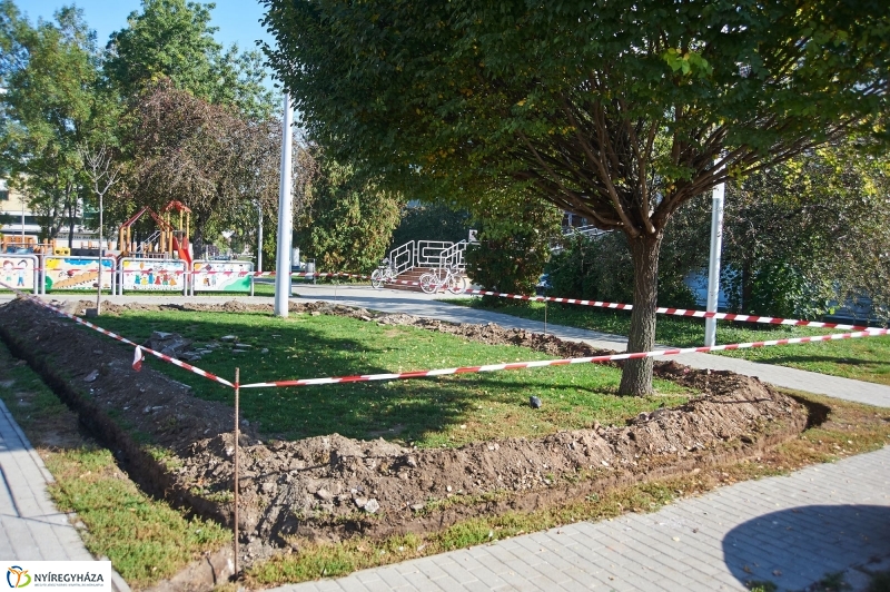 Öntözőrendszer építése a Szabadság téren - fotó Szarka Lajos