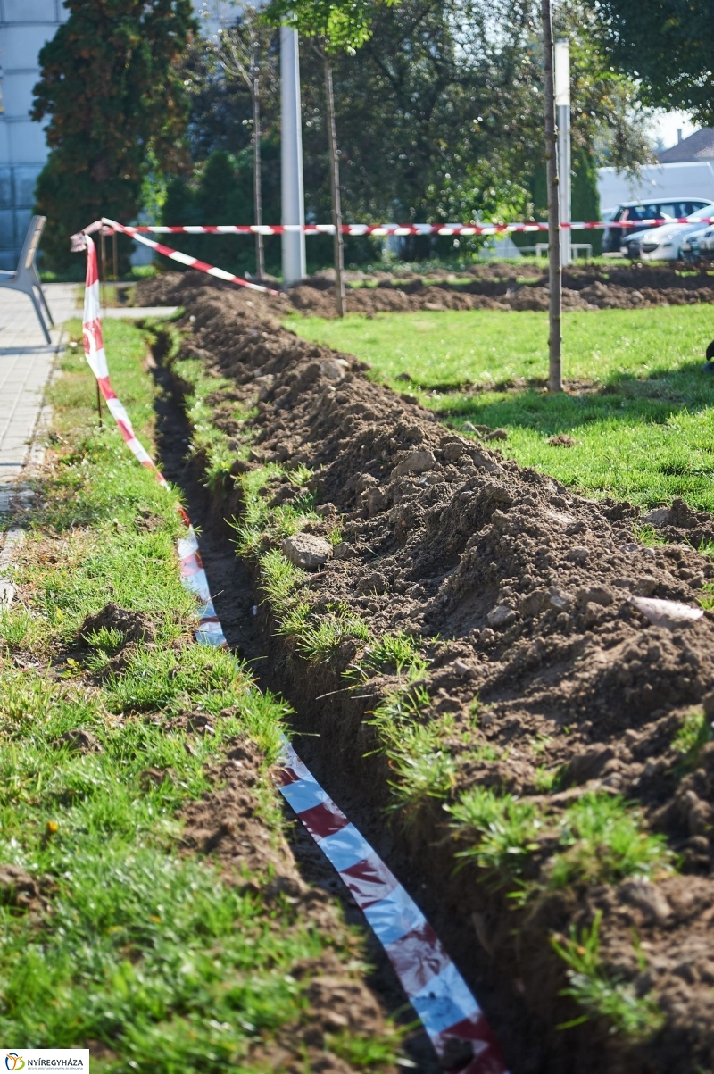 Öntözőrendszer építése a Szabadság téren - fotó Szarka Lajos