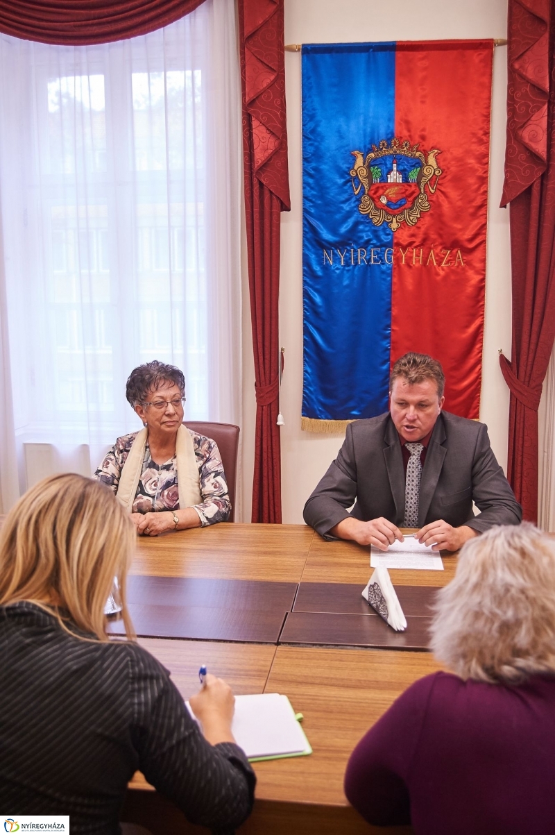 Meglepetés nyugdíjasoknak beharangozó - fotó Szarka Lajos