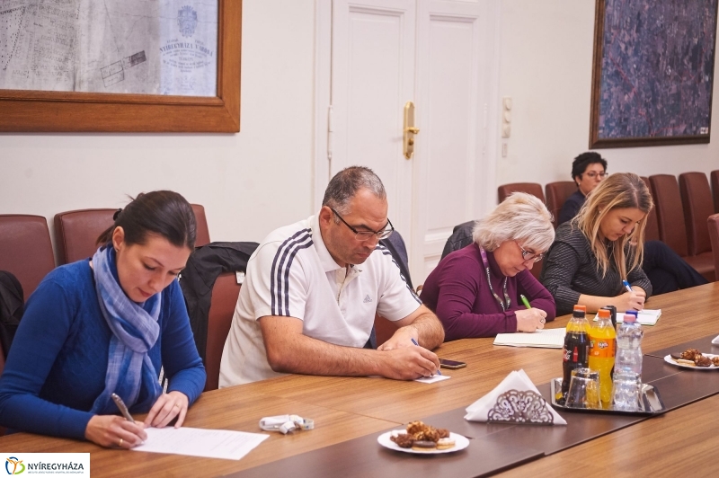 Meglepetés nyugdíjasoknak beharangozó - fotó Szarka Lajos