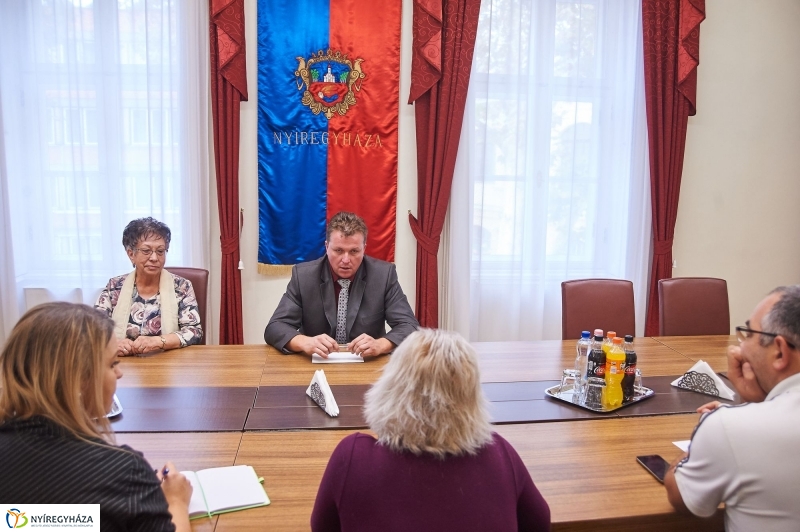 Meglepetés nyugdíjasoknak beharangozó - fotó Szarka Lajos