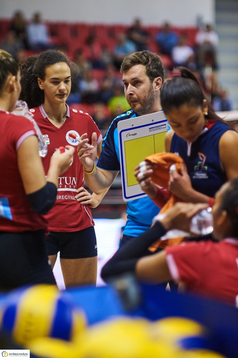 Fatum-Slavia női röplabda - fotó Szarka Lajos