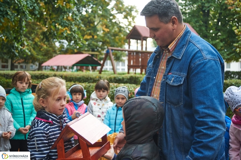 Komposztálási akció a Tündérkertben - fotó Szarka Lajos