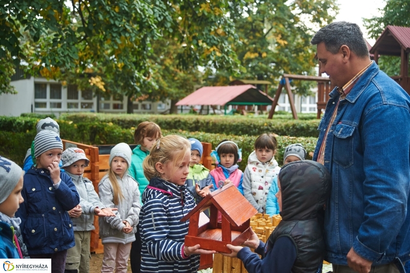 Komposztálási akció a Tündérkertben - fotó Szarka Lajos