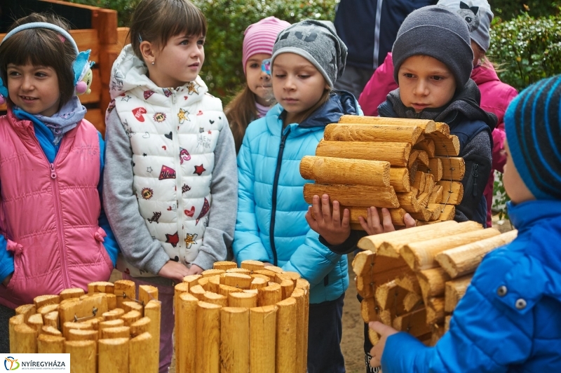 Komposztálási akció a Tündérkertben - fotó Szarka Lajos