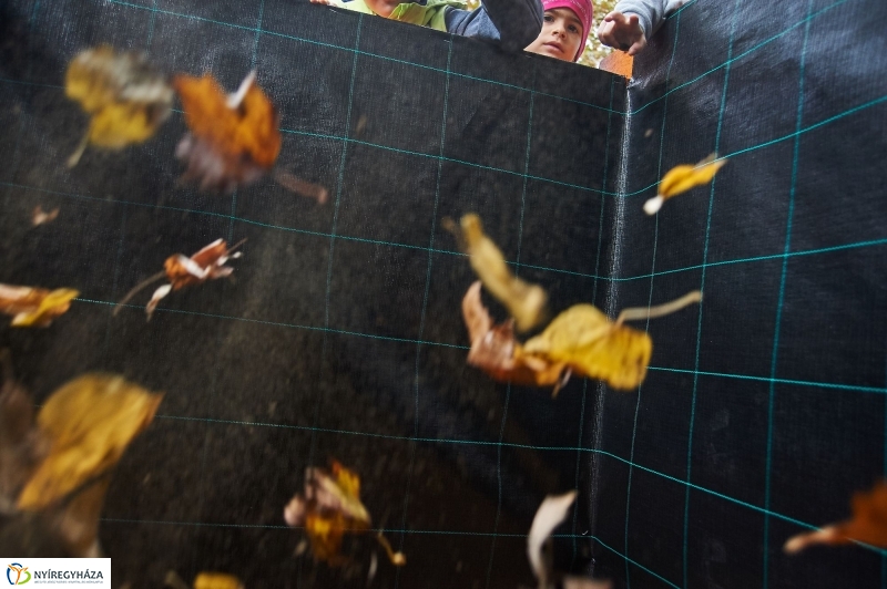 Komposztálási akció a Tündérkertben - fotó Szarka Lajos