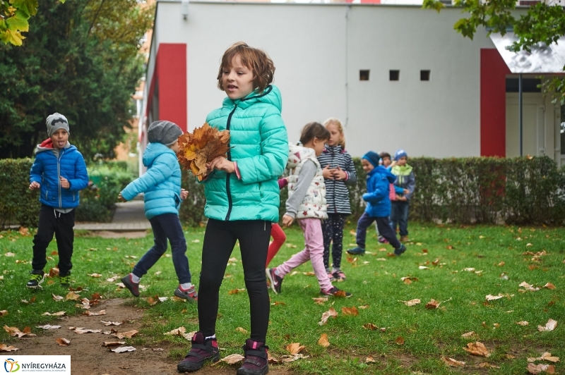 Komposztálási akció a Tündérkertben - fotó Szarka Lajos