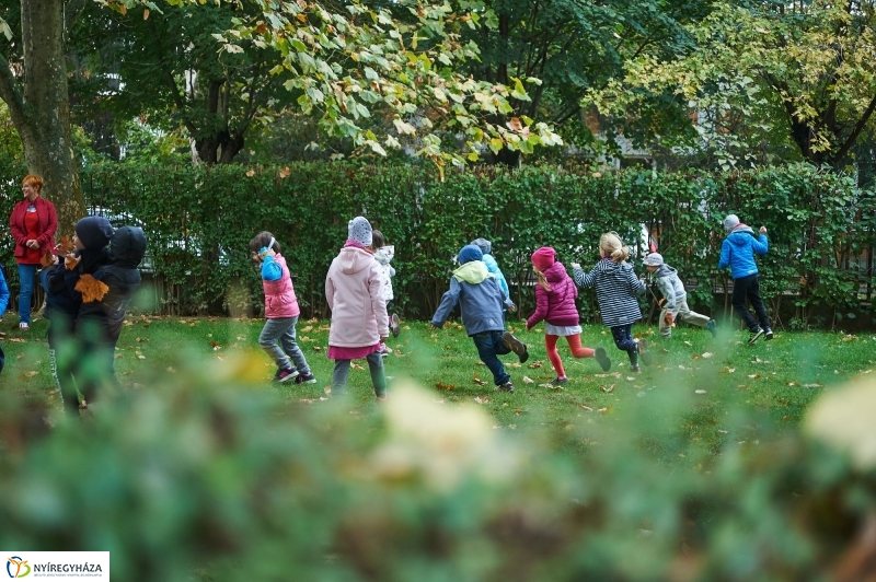 Komposztálási akció a Tündérkertben - fotó Szarka Lajos