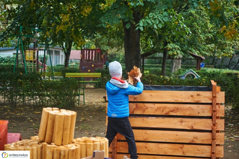 Komposztálási akció a Tündérkertben - fotó Szarka Lajos