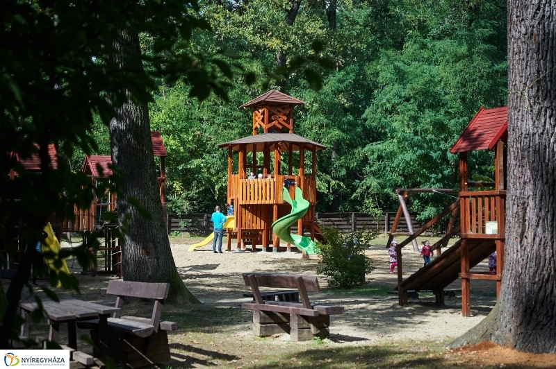Felújított játszótér az erdőben - fotó Szarka Lajos