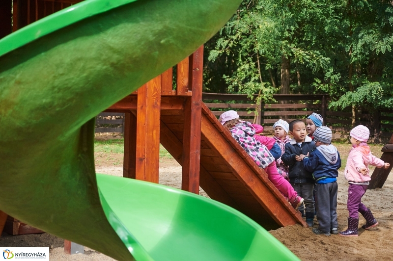 Felújított játszótér az erdőben - fotó Szarka Lajos